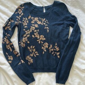 Lightweight blue sweater with shiny copper leaf design